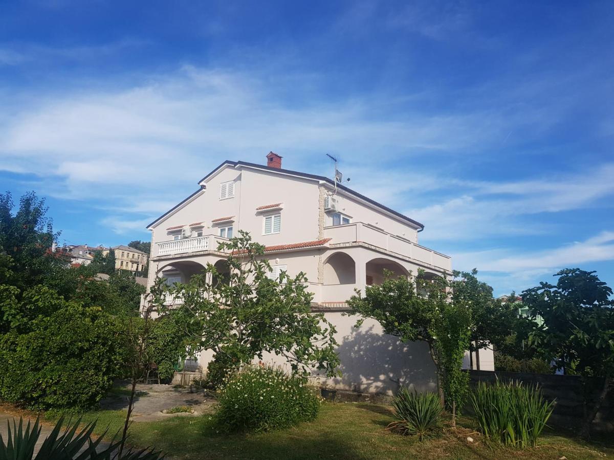 Apartments By The Sea Lopar Bagian luar foto